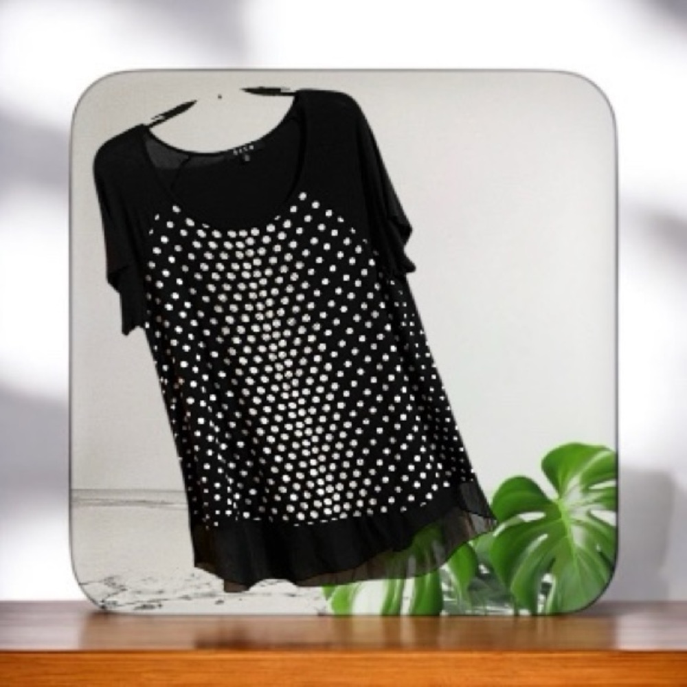 B.L.E.U. Blk white SZ XL Comfy top Short sleeves frt rhinestones in polka dots